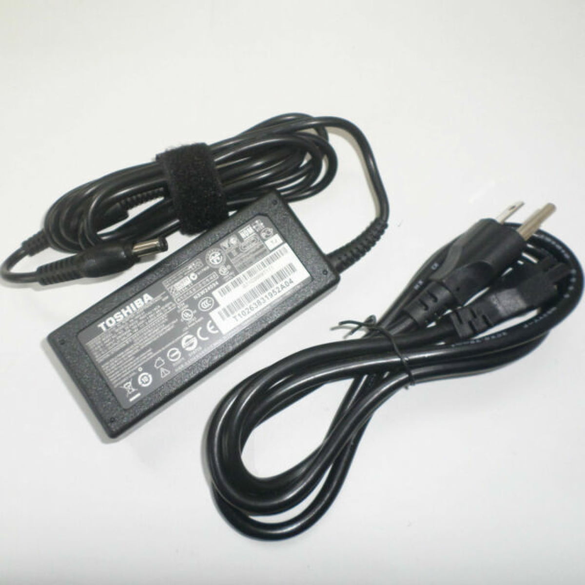 LAPTOP POWER ADAPTER TOSHIBA 19 V - 3.42A - Image 1